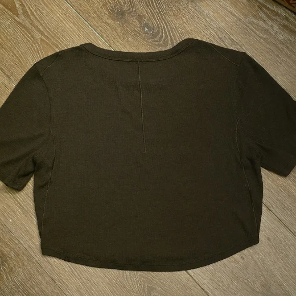 Hold Tight Cropped T-Shirt - Picture 2 of 3